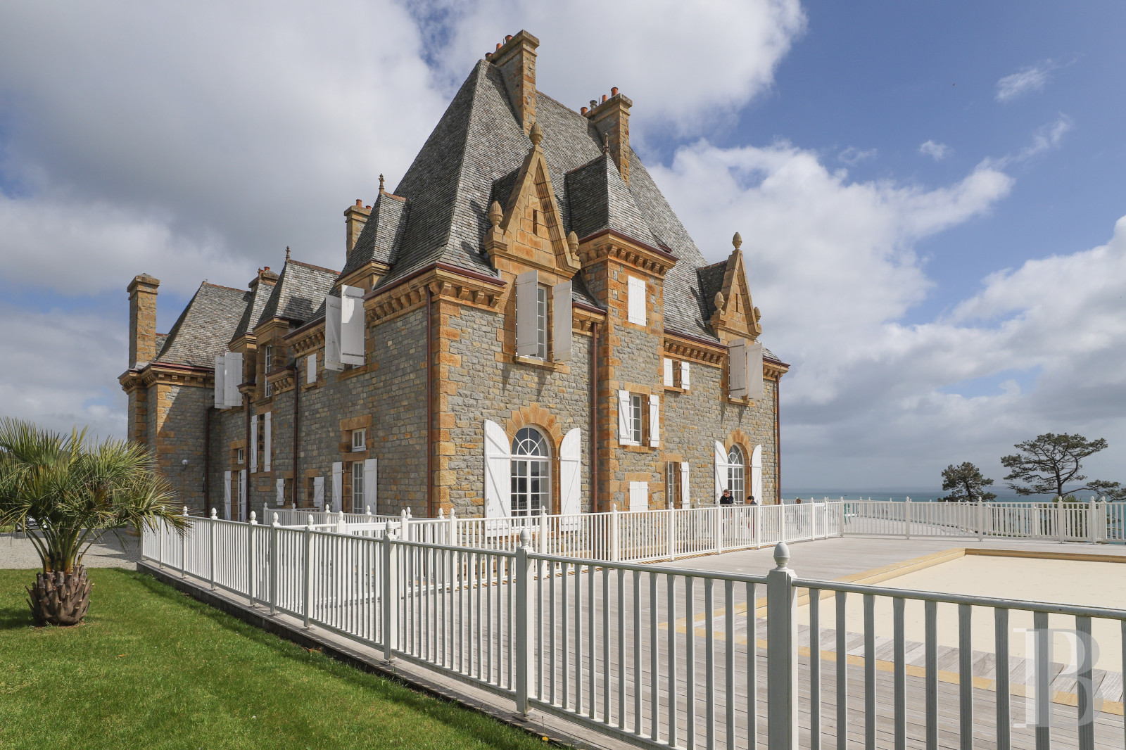 An early 19th century manor house overlooking the Bay of Douarnenez on the Crozon peninsula in Finistère - photo  n°39